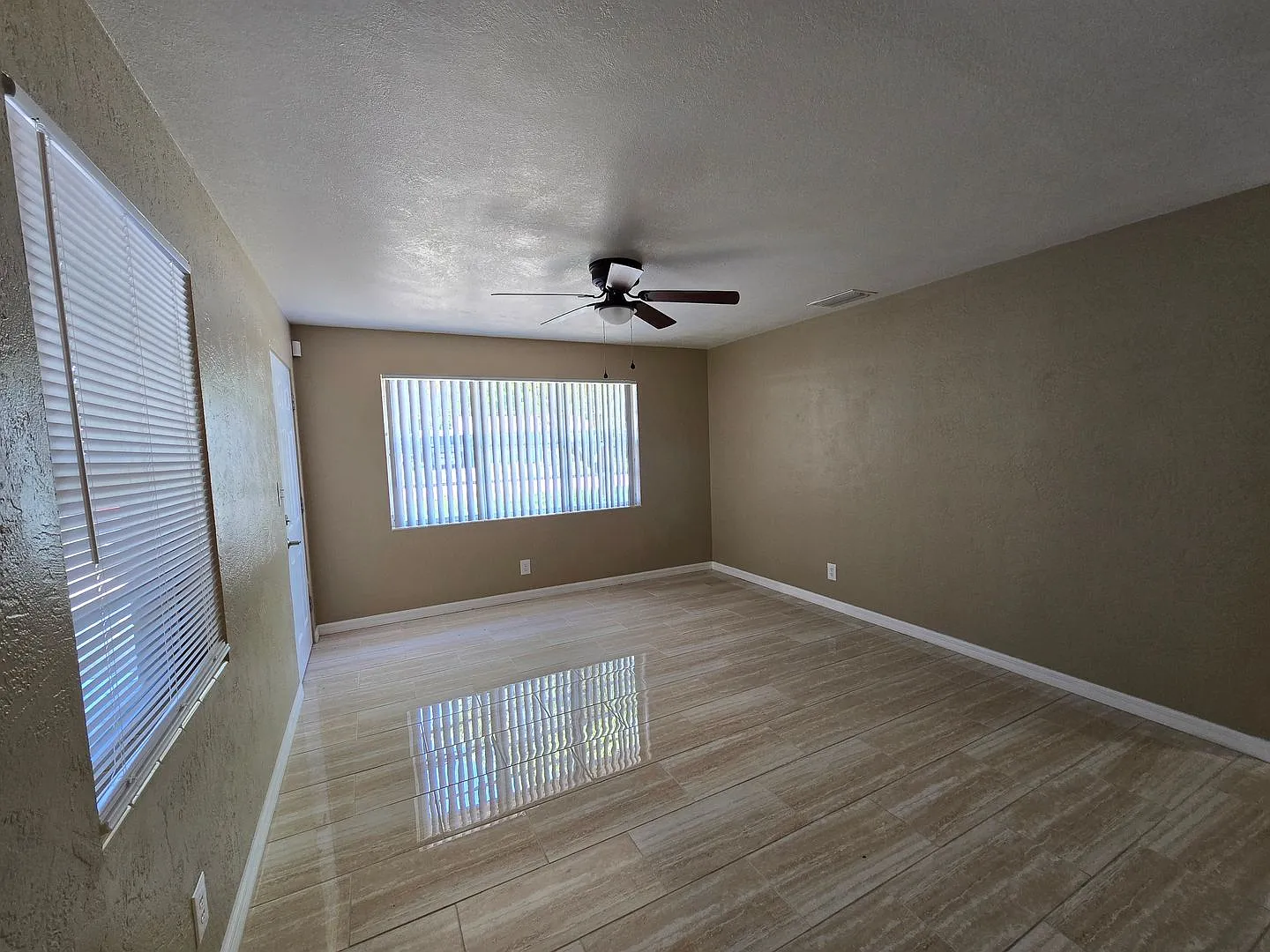 Updated 2-bedroom, 1-bathroom home — Photo 3