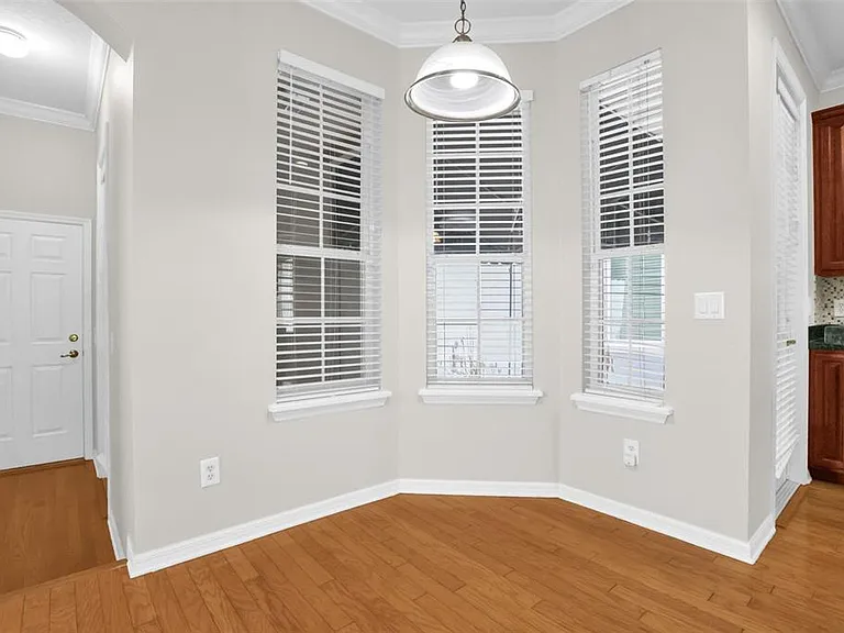 2165 Ridgewood St — Photo 15