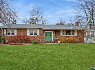 217 Forest Glen Ave, Franklin Lakes, NJ 07417