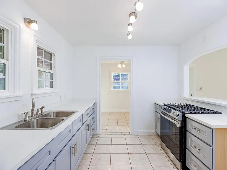 333 S 1st Ave — Photo 12