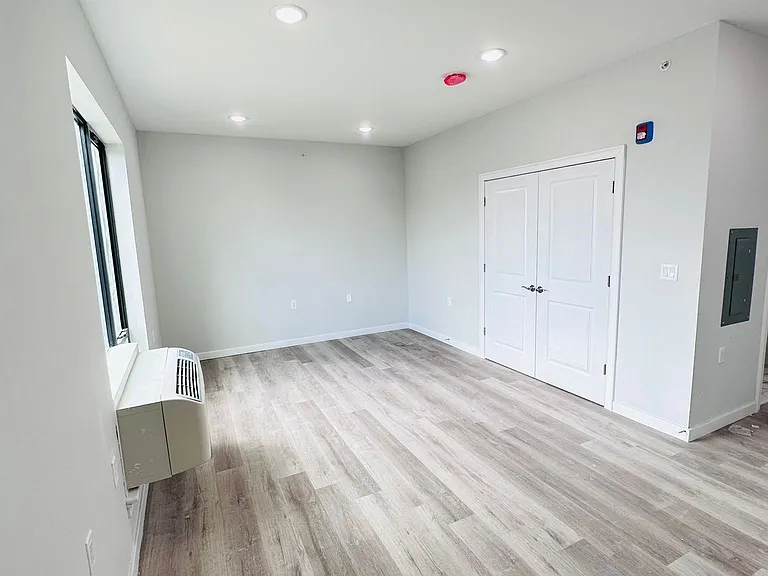 65 Auburn St #196 — Photo 8