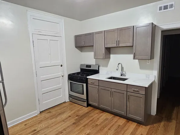 3152 W Cullom Ave Unit 1, Chicago, IL 60618