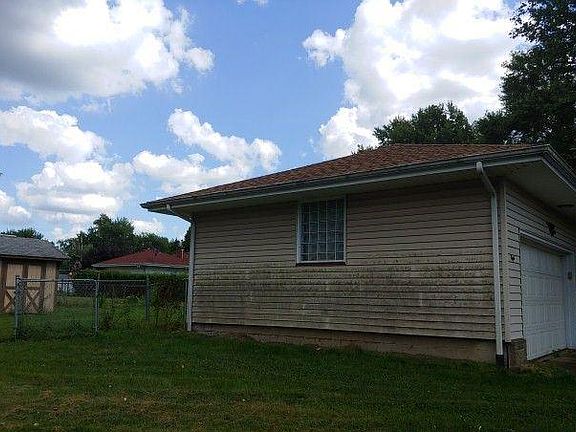 4th image of 8 Montrose Cir