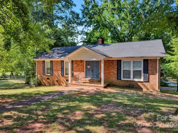 530 Oxford Pl, Lancaster, SC 29720