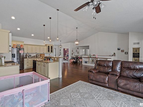 5th image of 119 Prairie Meadow Dr