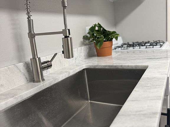 Experience the elegance and functionality of this modern kitchen design.