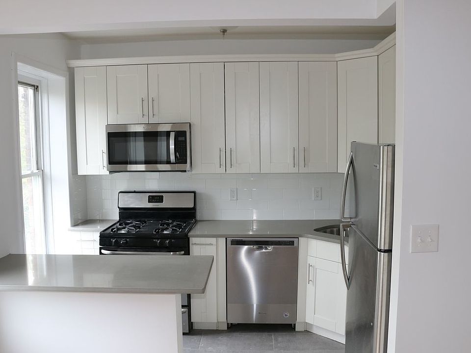 1st image of 760 Halsey St #3