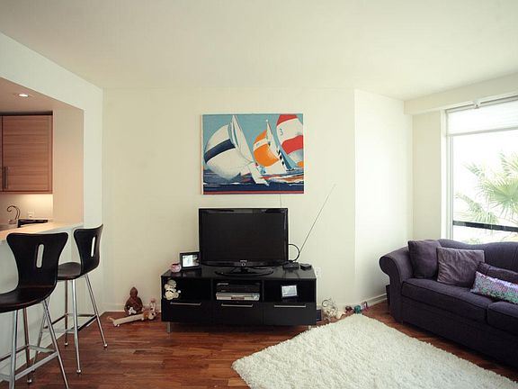 4th image of 555 4th St Unit 642