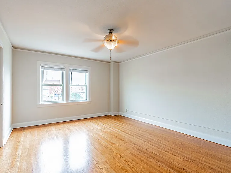 Charbern Apartments — Photo 18