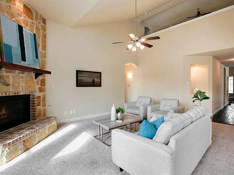 1087 Sahallee Dr — Photo 7