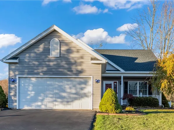 13 Ashview Dr, North Chili, NY 14514