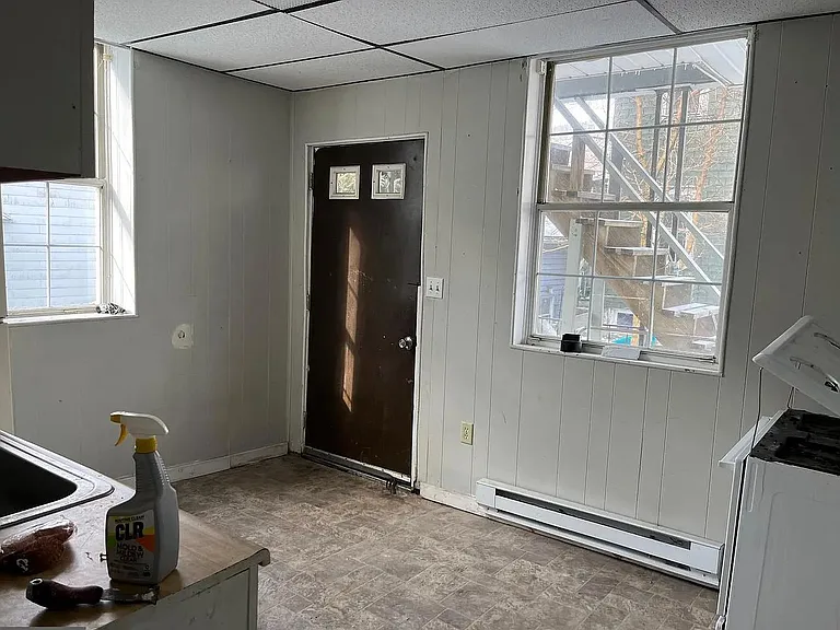 225 W Centre St #1 — Photo 3