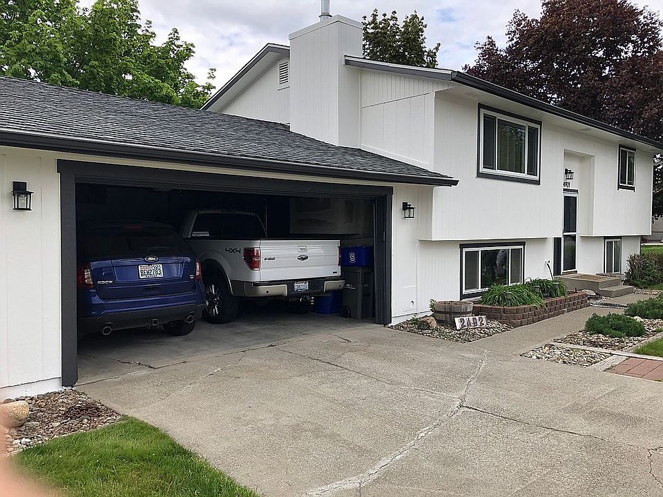 2nd image of 24921 E Roxanne Ave