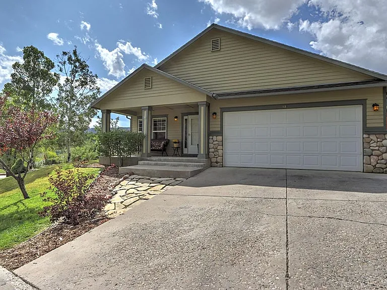 621 Lariat Loop — Photo 1