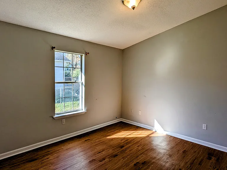 215 Gordon St — Photo 7