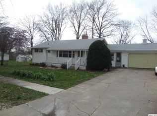 302 S State Rd, Mendon, IL 62351