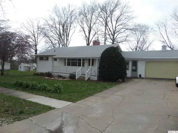 302 S State Rd, Mendon, IL 62351