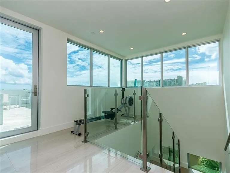 240 Shore Ct — Photo 29