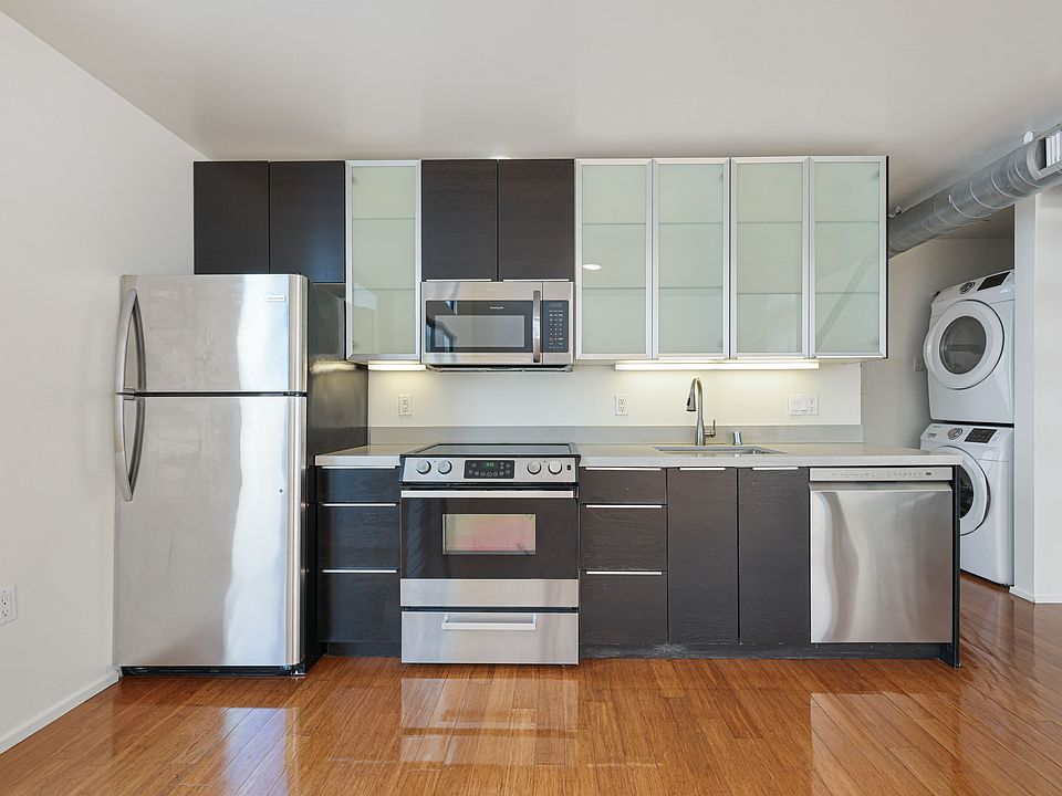 Photo of a similar unit. Finishes and layout may vary.