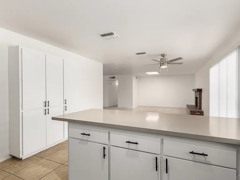 2324 E Palmcroft Dr — Photo 10