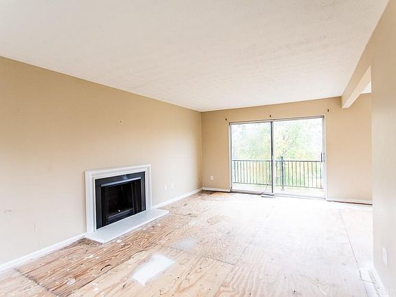 4th image of 46 Applewood Dr #46