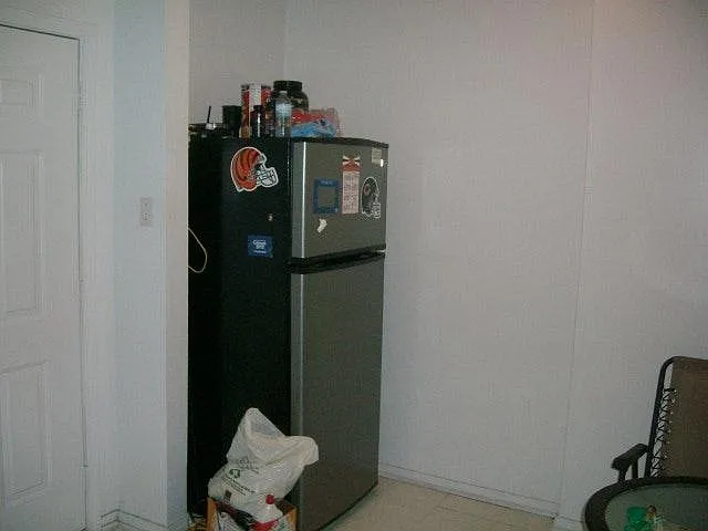1070 W Granville Ave — Photo 6