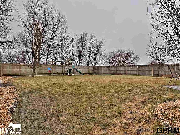 5th image of 20823 Oak St