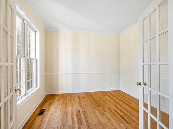 5th image of 119 Camille Ct