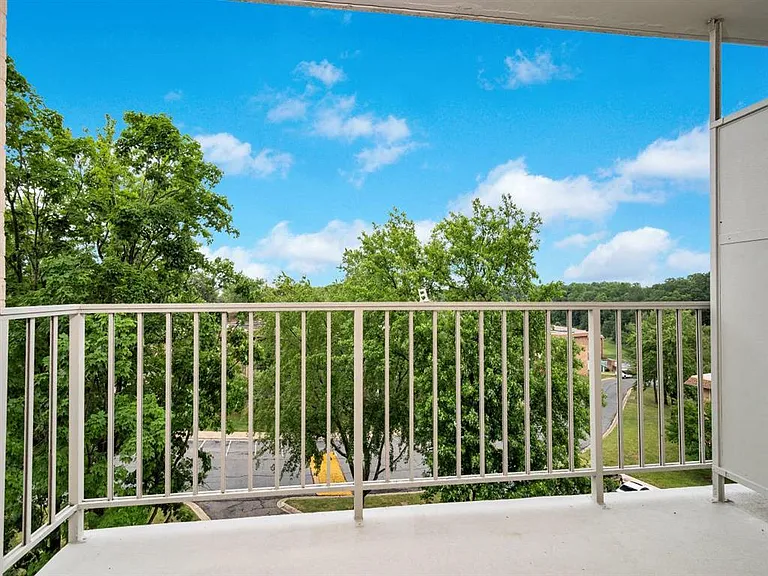 Montgomery White Oak Apartments — Photo 6