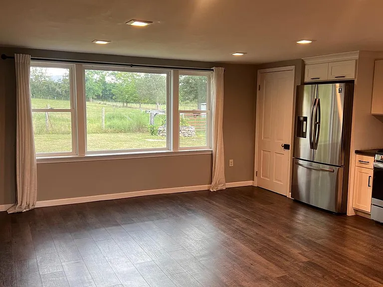 141 Frogtown Ln — Photo 8