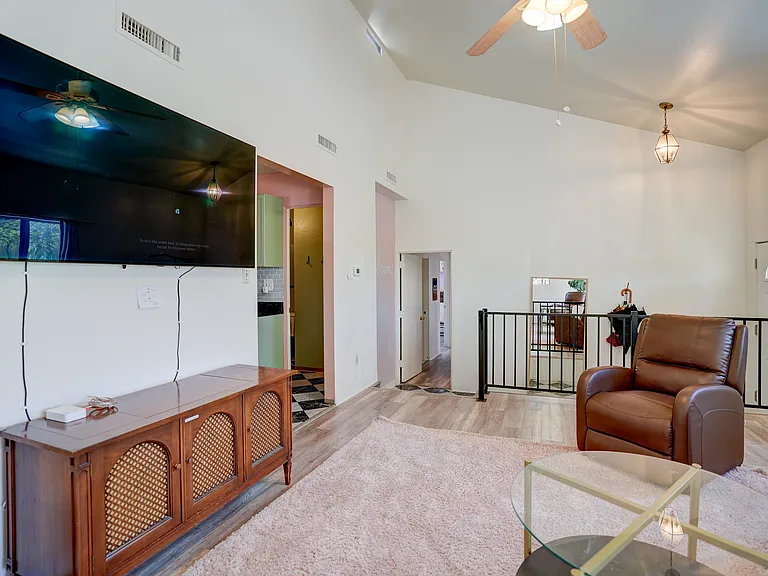 2807 Willow Creek Rd — Photo 3