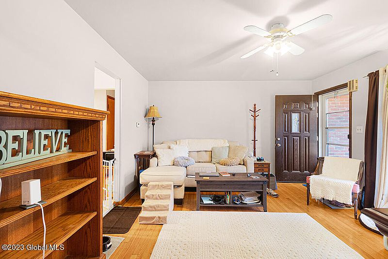 3rd image of 19 Maple Road