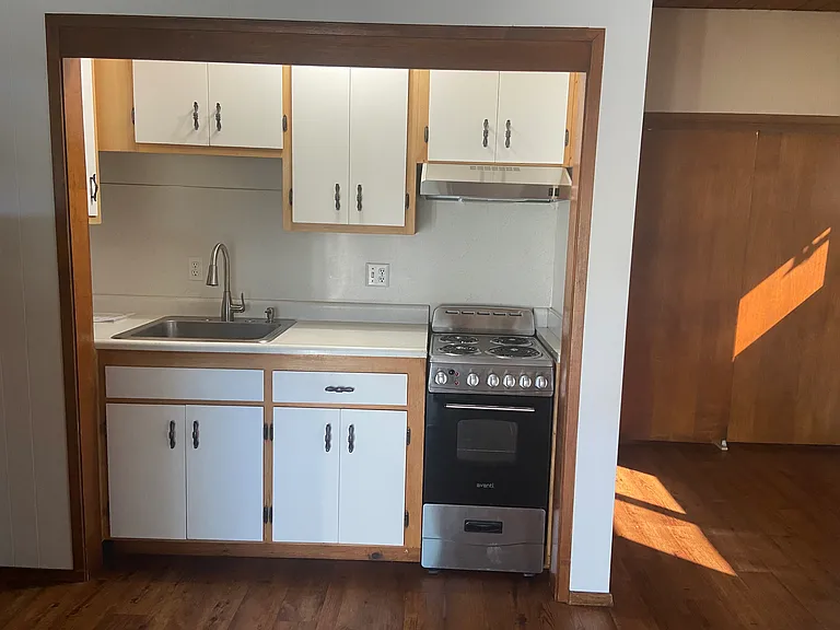 1326 C St #2 — Photo 4