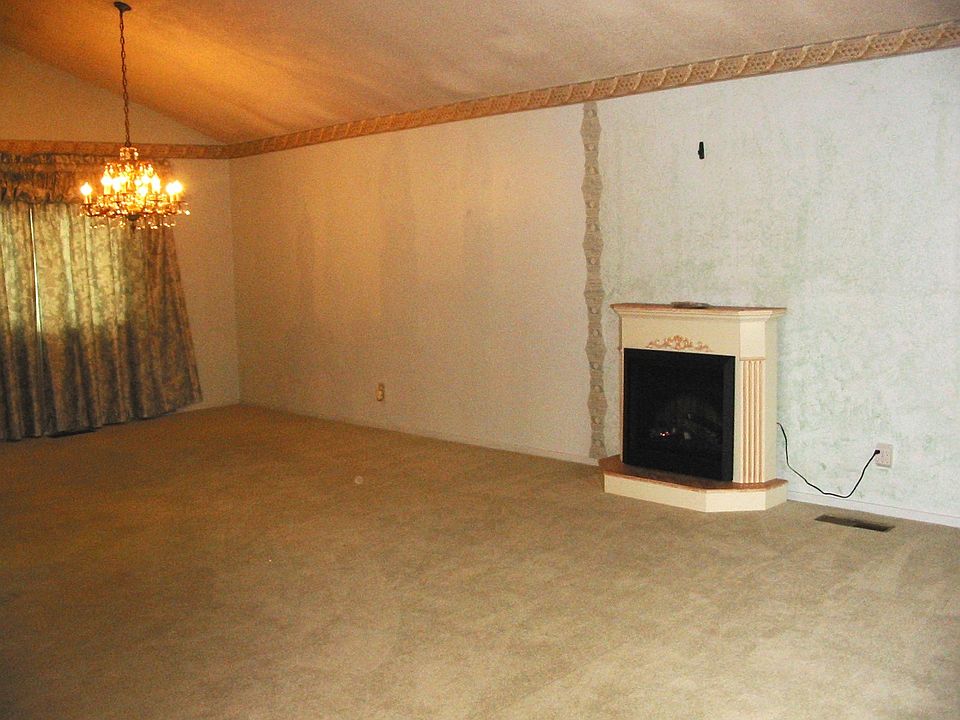 2nd image of 4940 Warren Way