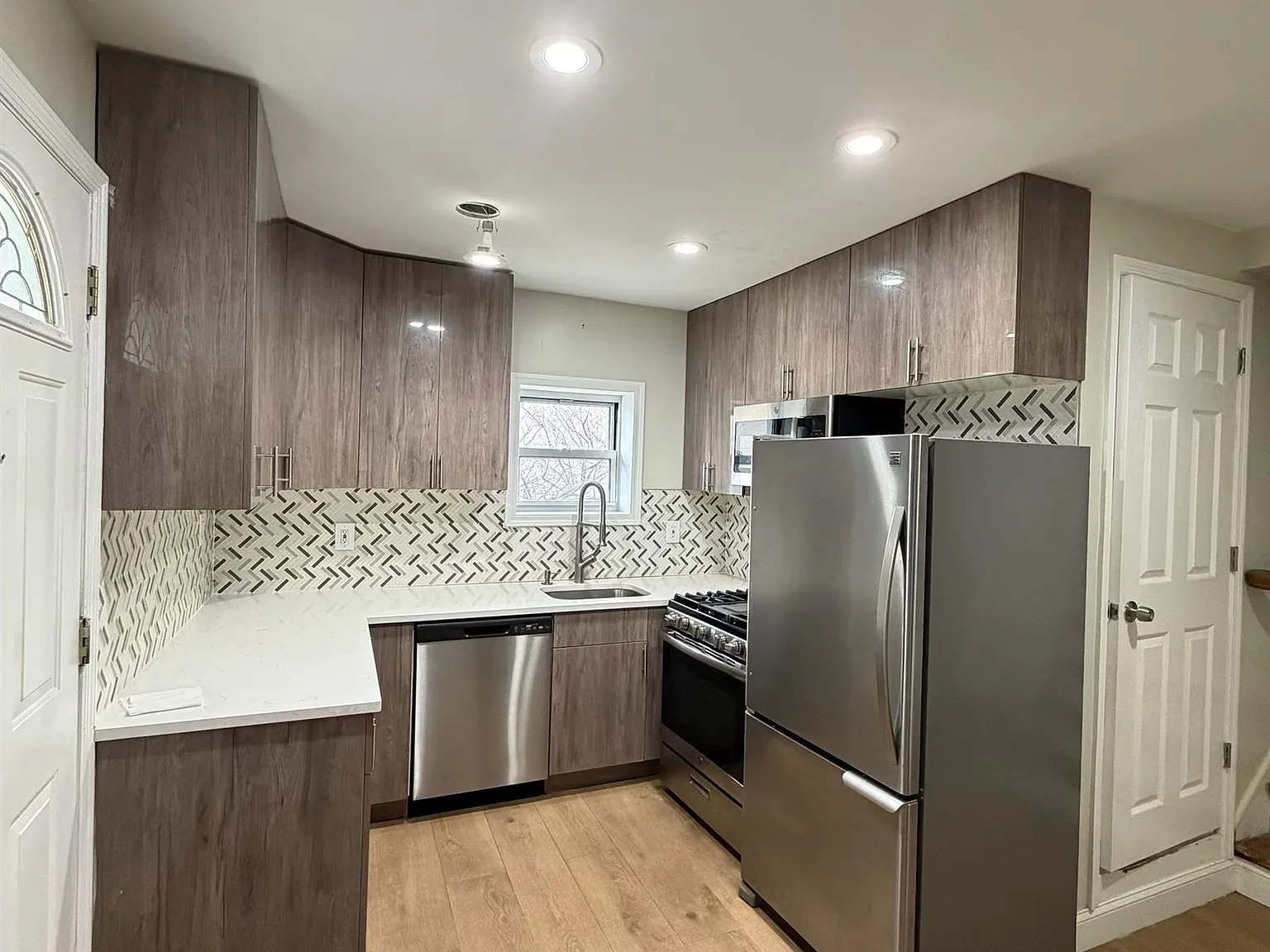 1 bed, 1.0 bath, $1,700 — Photo 3