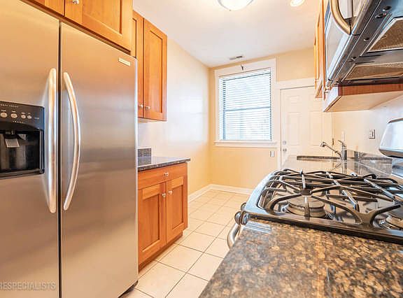 3rd image of 3052 W Sunnyside Ave #2