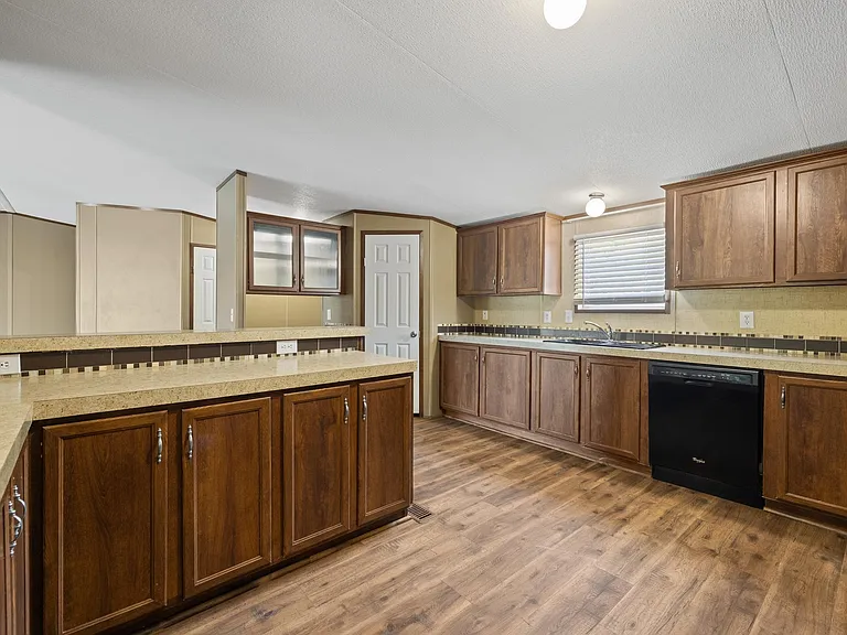 105 Jordan Dr — Photo 7