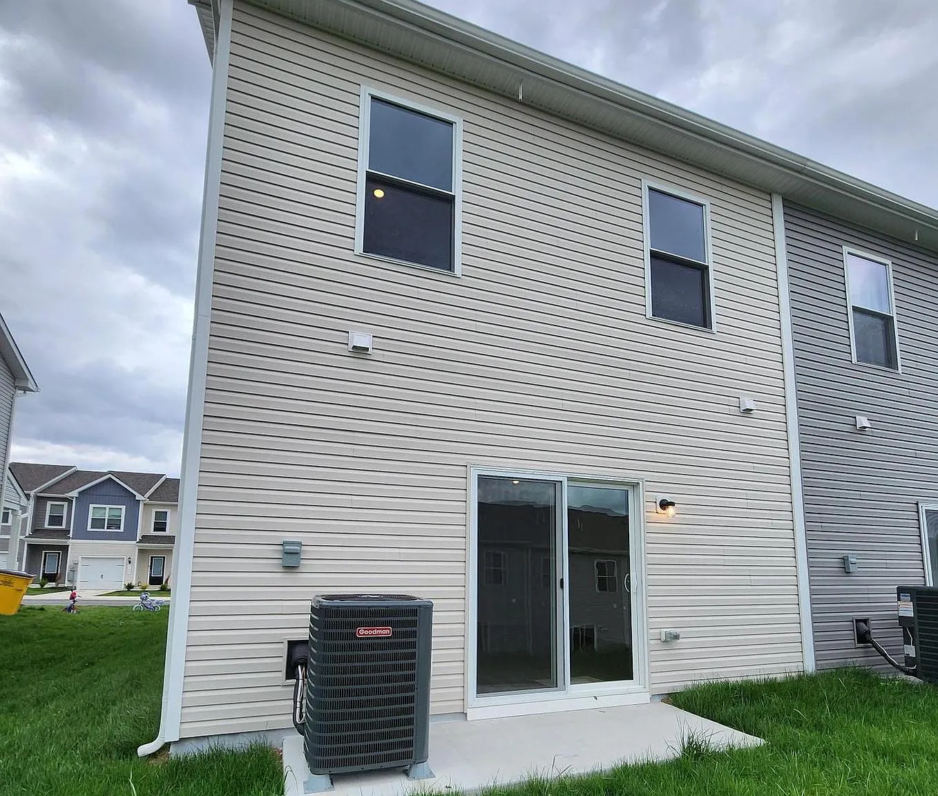 3 bed, 2.5 bath, 1443 sqft, $1,795 — Photo 2