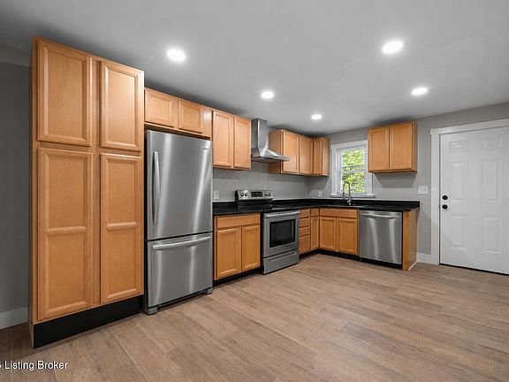 3rd image of 3681 Parthenia Ave