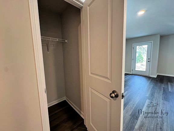 5th image of 555 Gemstone Blvd