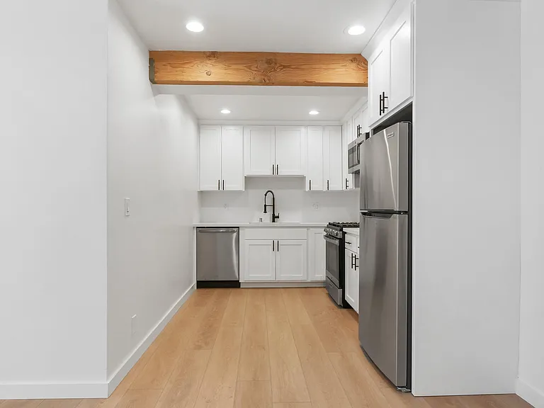 451 Normandie Pl #3 — Photo 8