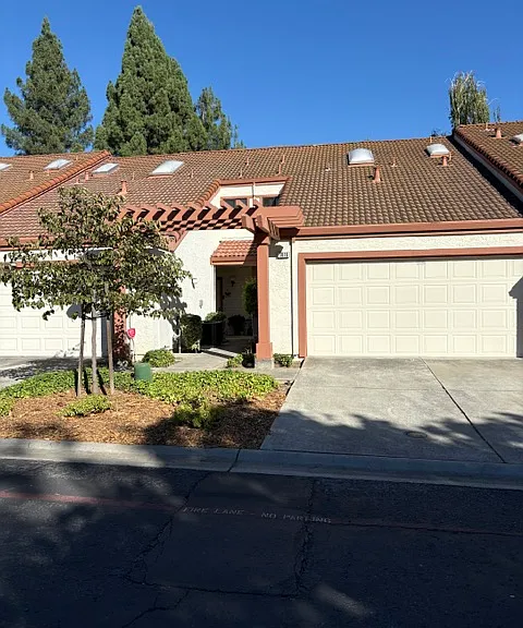 1818 Indian Creek Ct — Photo 1