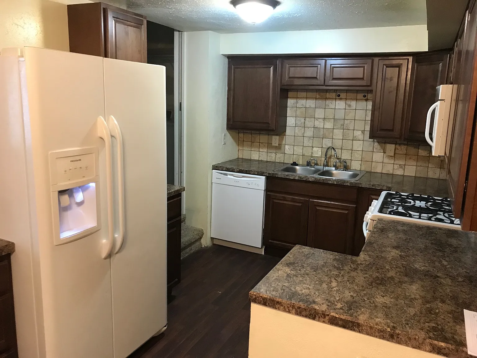 Detachedhouse 3br/1ba With Loft, Garage, And Fenced Yard! — Photo 3