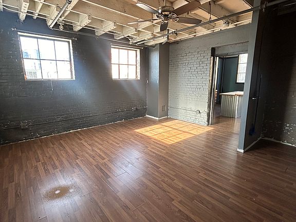 5th image of 969-1600 National Ave