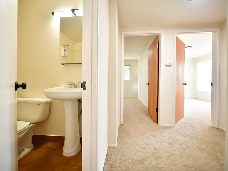 5390 Broadway — Photo 24