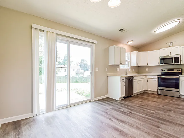 6149 Raleigh Oaks Ct — Photo 6