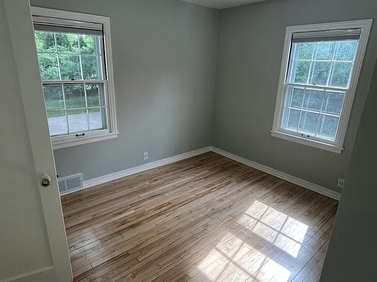 86 Roselawn Ave E #1 — Photo 7