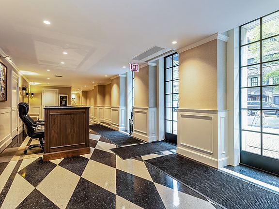 3rd image of 227 E Delaware Pl #3C