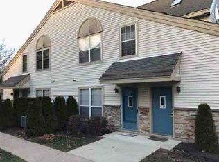 616 Foxmeadow Dr, Royersford, PA 19468