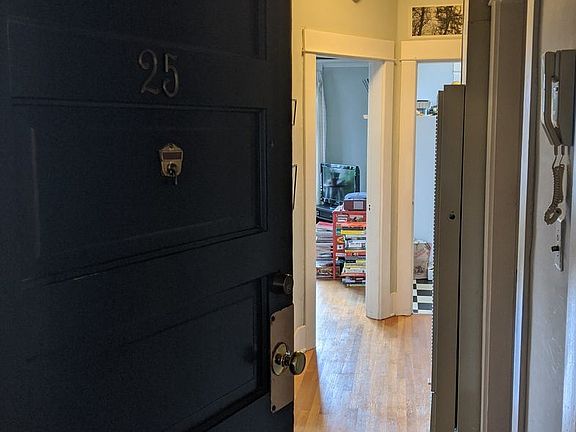 3rd image of 1052 E Thomas St APT 25